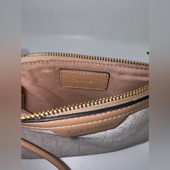 Calvin Klein Signature Coated Canvas Wristlet with tag - Picture 2 of 6